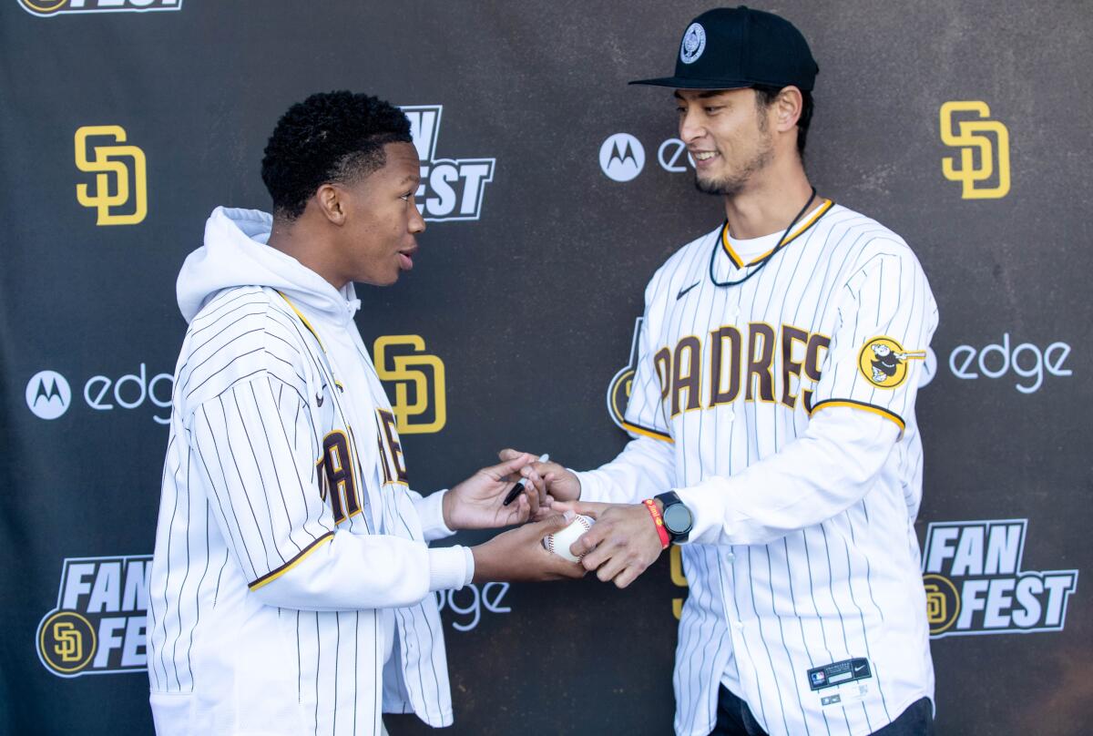 San Diego Padres first MLB team to reach uniform ad deal for 2023, with  Motorola - ESPN