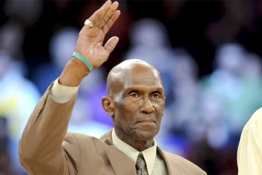 Former Lakers great Flynn Robinson, who was part of the 1971-72 Lakers championship team which won an NBA record 33 games in a row, passed away Thursday after a battle with cancer.