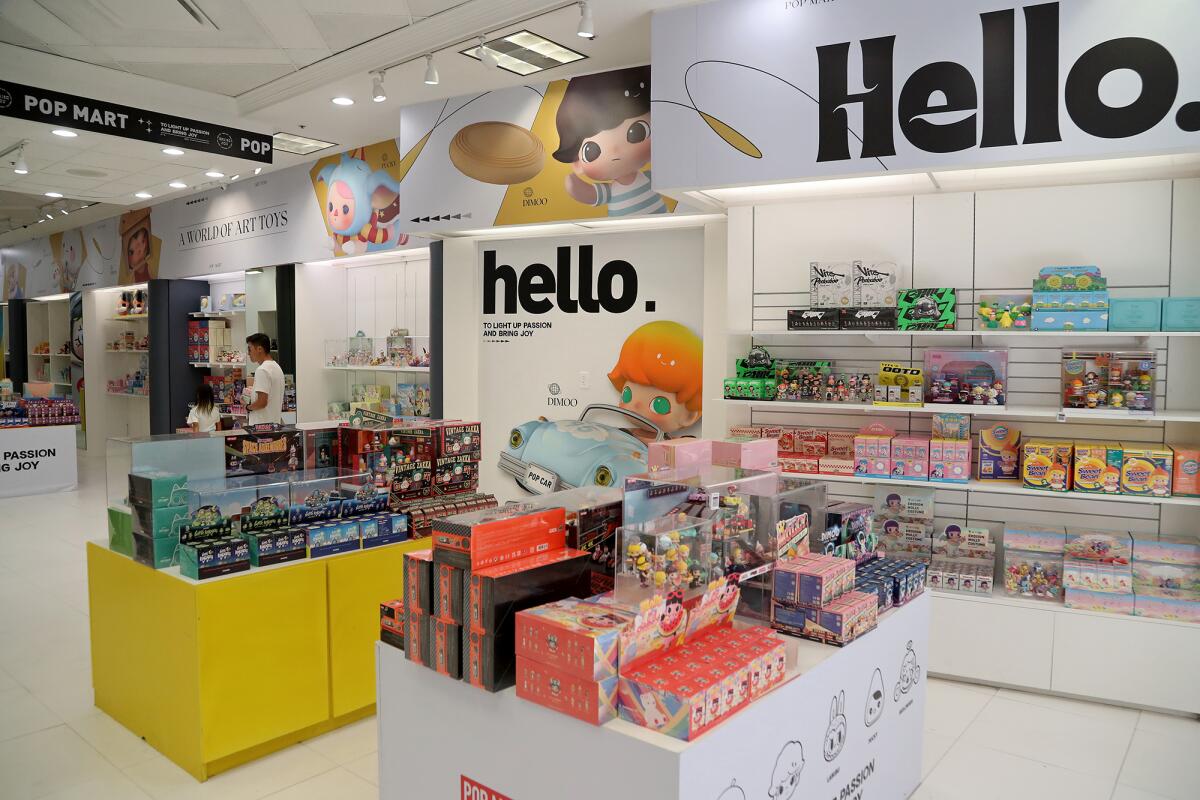 Pop Mart's first pop-up at Los Angeles in the US. Art toys are poised to be  the new trend – South Coast Plaza