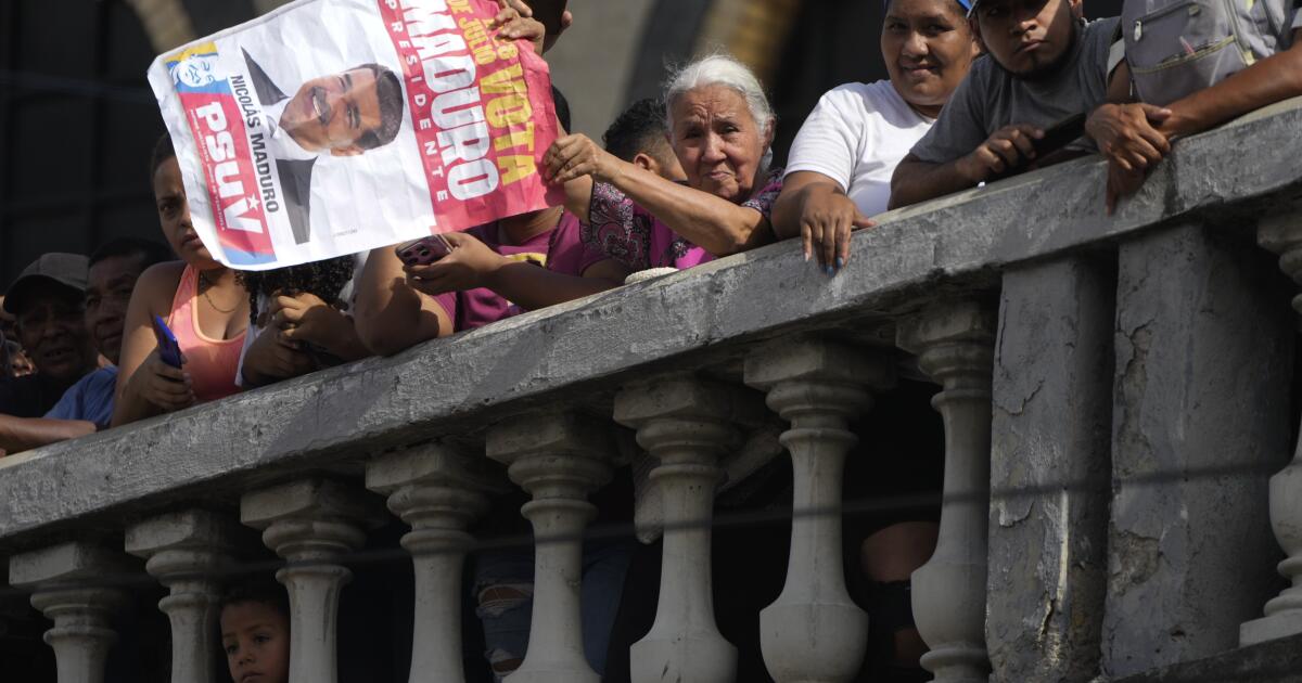 Maduro va a la zaga en las encuestas electorales de Venezuela