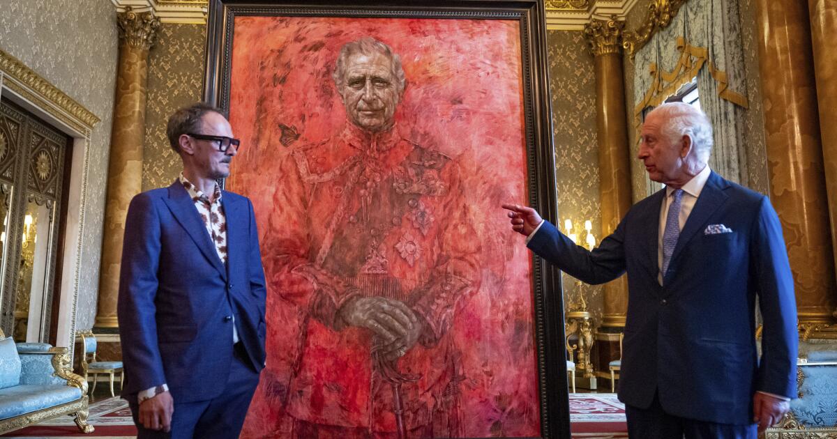 King Charles’ new portrait elicits interesting reactions: ‘Looks like he’s bathing in blood’