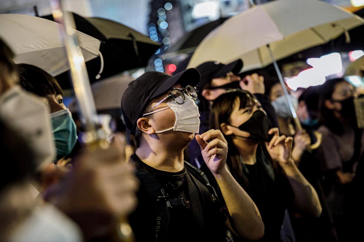 Protest outside the the Mong Kok police station