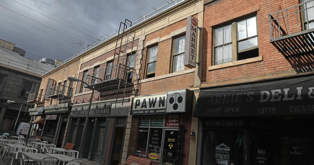 Por padrão, o histórico Radford Studio Center fica no coração de Hollywood Por padrão, o histórico Radford Studio Center fica no coração de Hollywood