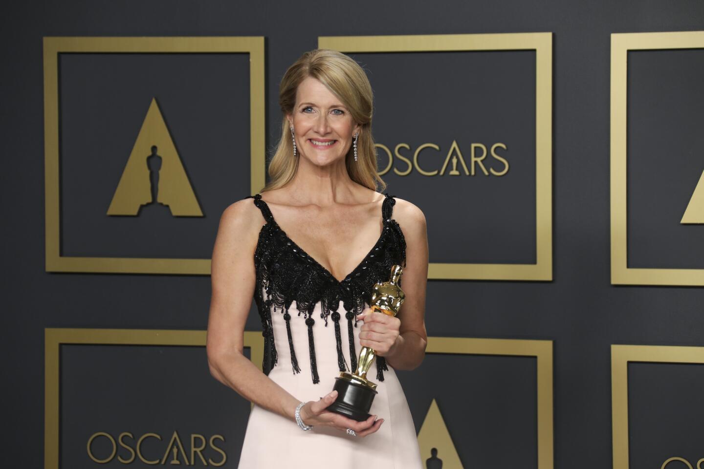 HOLLYWOOD, CA – February 9, 2020: Laura Dern winner of the supporting actress Oscar for “Marriage Story”in the Photo Room at the 92nd Academy Awards on Sunday, February 9, 2020 at the Dolby Theatre at Hollywood & Highland Center in Hollywood, CA. (Allen J. Schaben / Los Angeles Times)