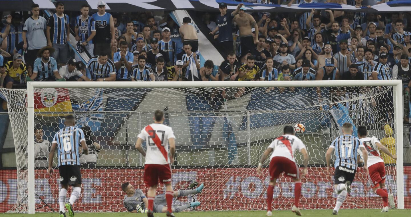 APphoto_Brazil Argentina Soccer Copa Libertadores