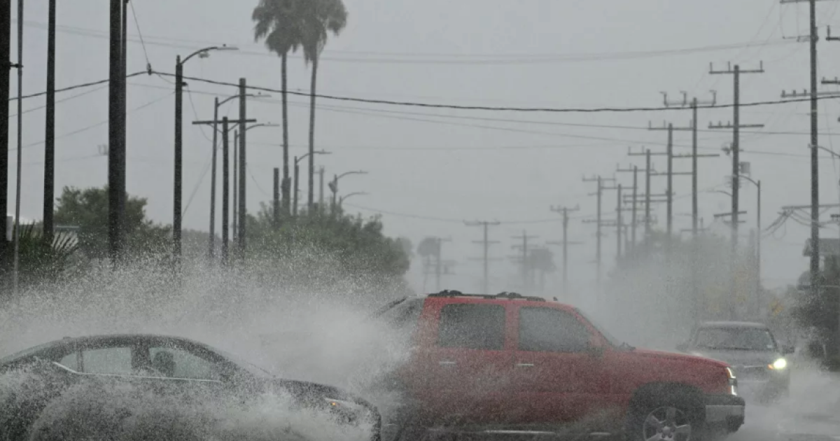 Hilary provoca fuertes lluvias en California tras tocar tierra en México