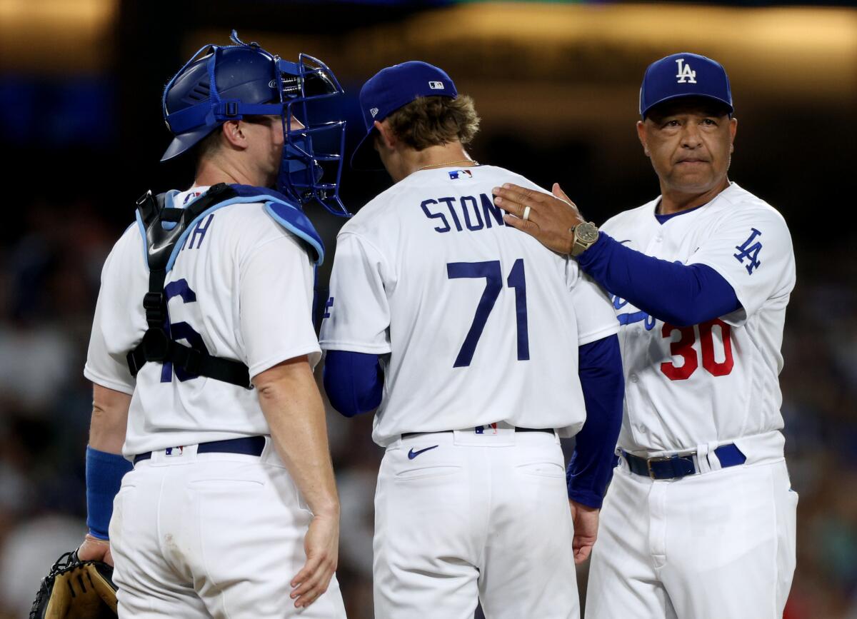 Outfielder Dave Roberts of the San Diego Padres runs the bases