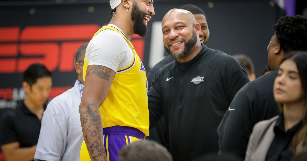 Camp ouvert des Lakers avec compétition pour la formation de départ