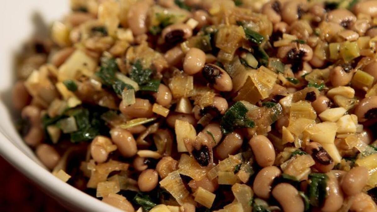 Rosh Hashanah recipe: Black-eyed peas with leeks and chard - Los ...