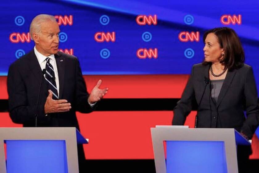 La senadora Kamala Harris escucha al el ex vicepresidente Joe Biden durante el segundo de dos debates de aspirantes a la candidatura demócrata a la presidencia, en el Fox Theatre en Detroit.