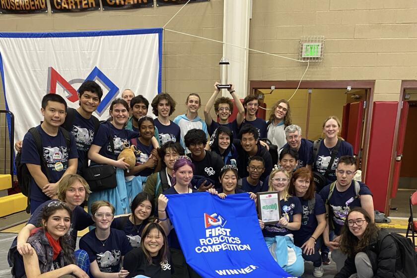 Team 3128 Aluminum Narwhals wins Arizona and qualifies for Worlds.