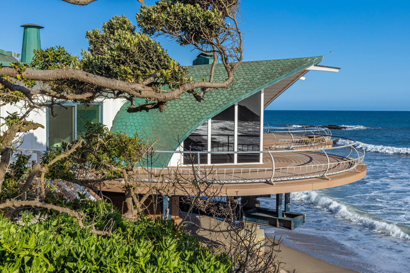 'Wave House,' Harry Gesner’s Malibu gem, asks $49.5 million - Los ...