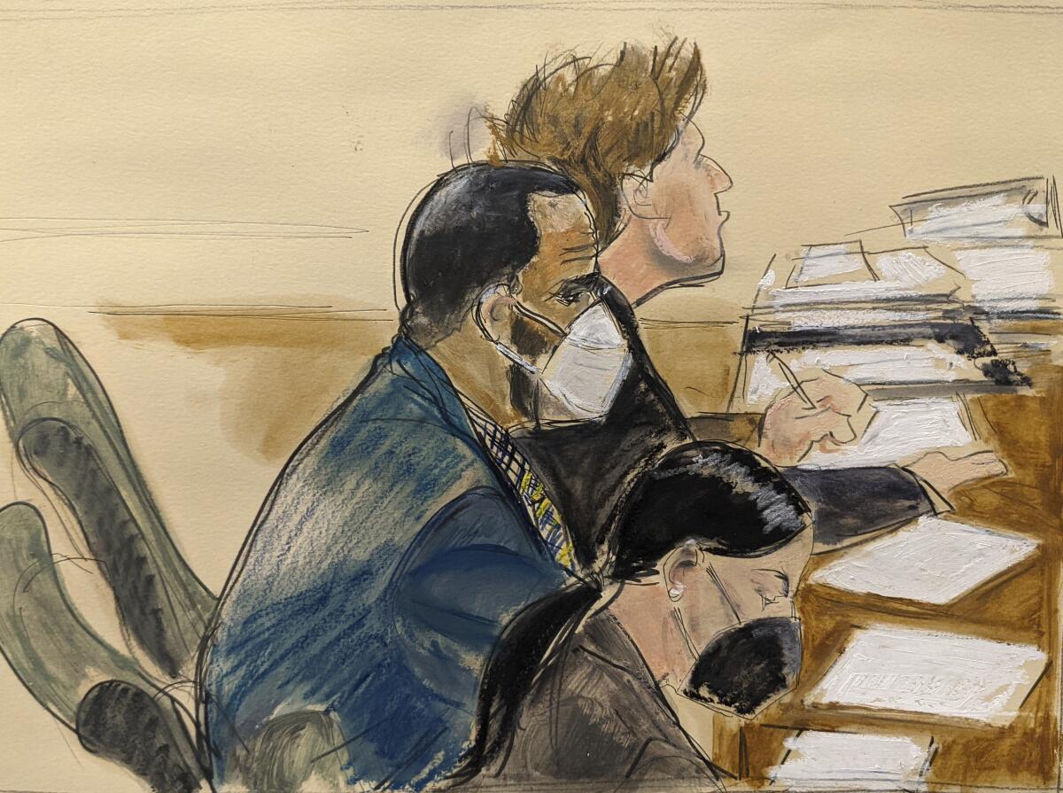 En este boceto de la corte, R. Kelly, a la izquierda