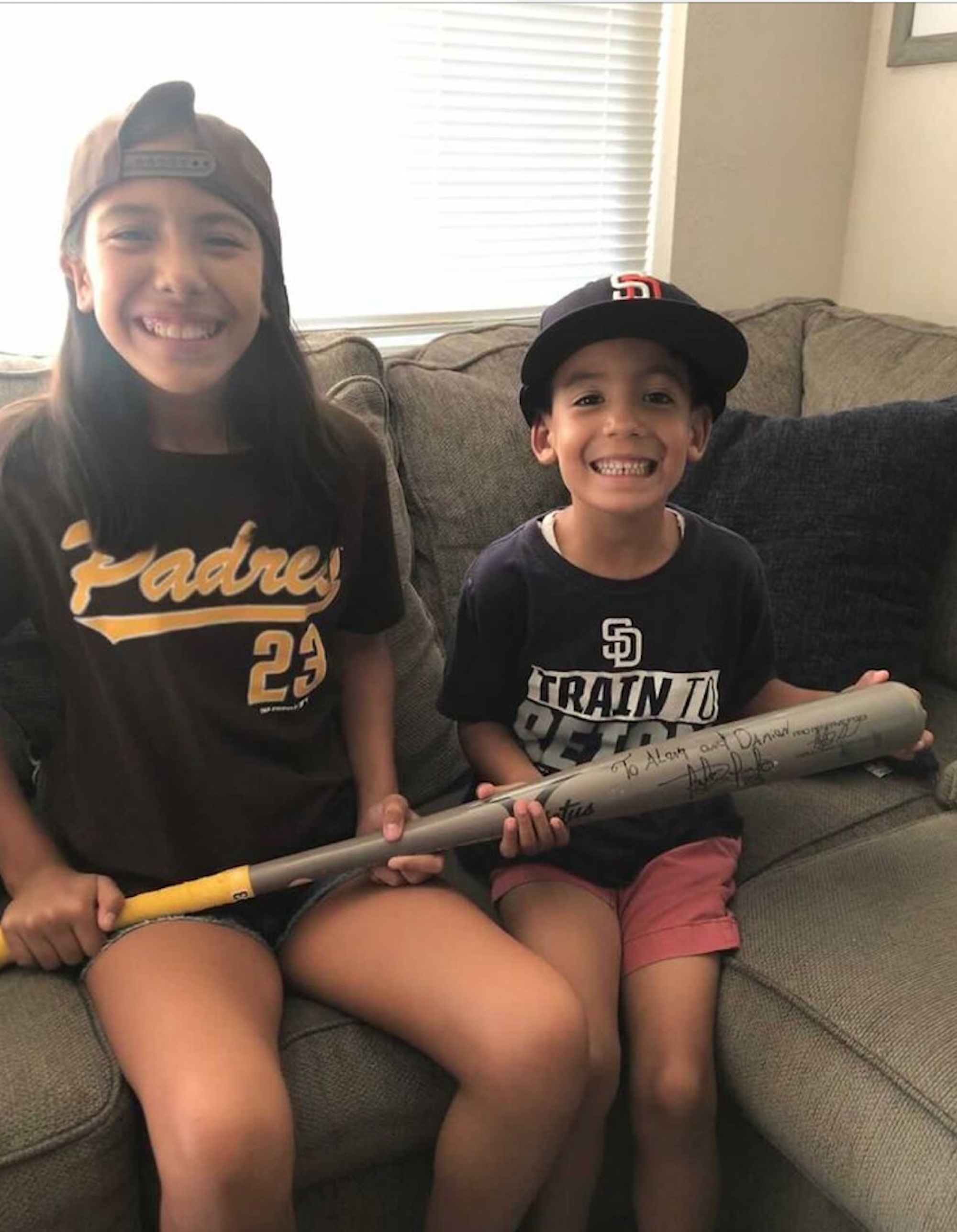 Fernando Tatis Jr. gives San Diego a sports hero, especially the kids - The  San Diego Union-Tribune