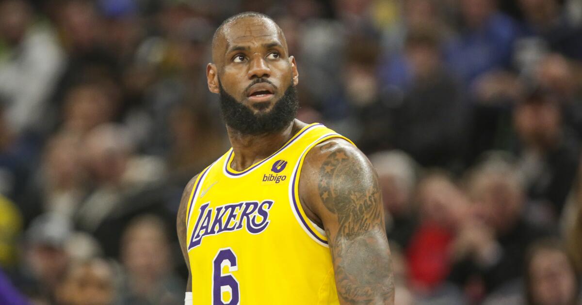 Lakers aren't panicking with LeBron James out because of injury - Los  Angeles Times