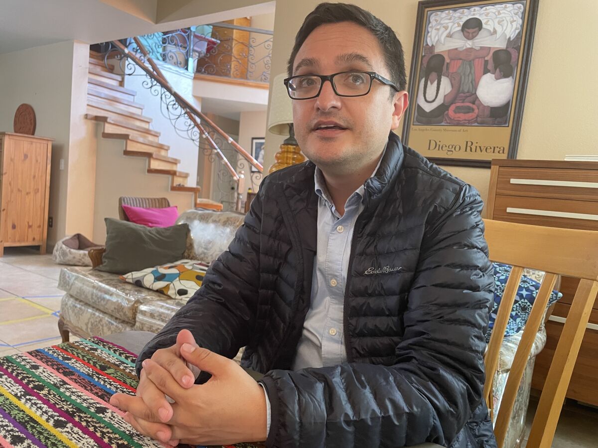 Juan Francisco Sandoval salió de Guatemala por temor a perder la vida.