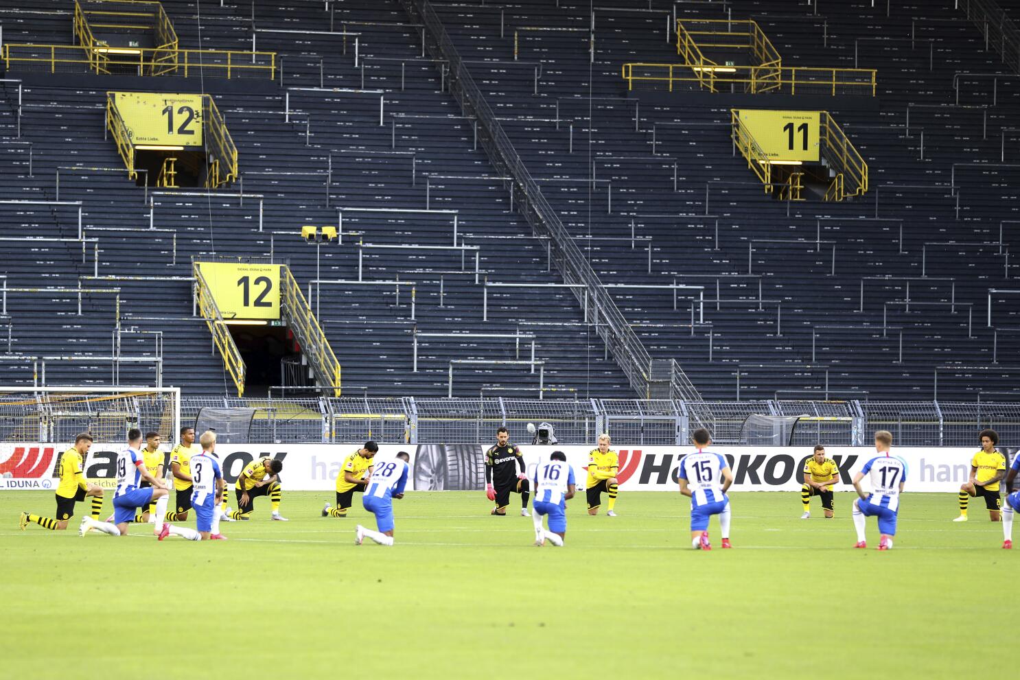 Bayern strikes late to snatch Bundesliga title from Dortmund –