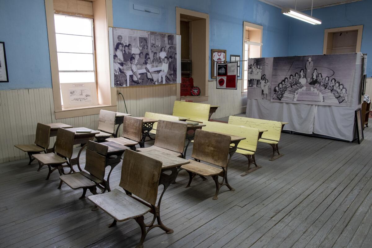 Un aula de la escuela Blackwell School en Marfa, Texas, 