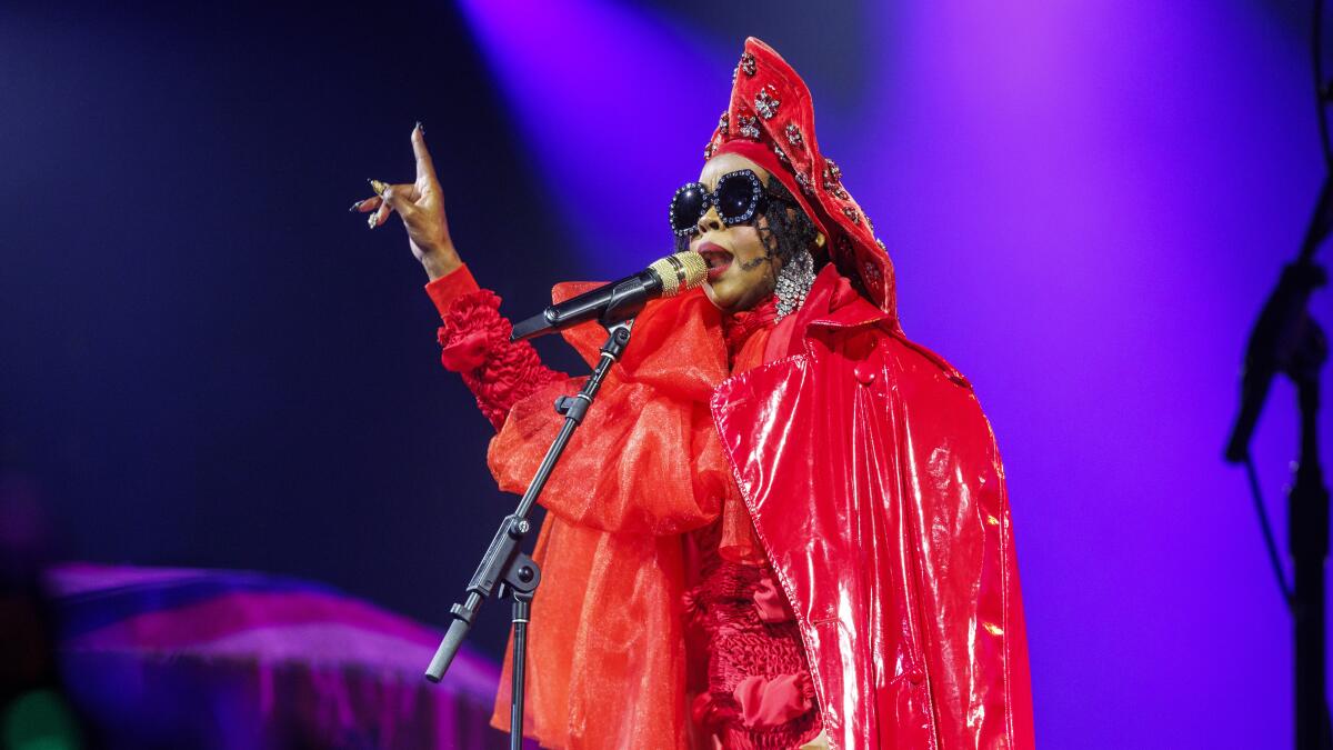 How Lauryn Hill defended her late starts at L.A. show - Los Angeles Times