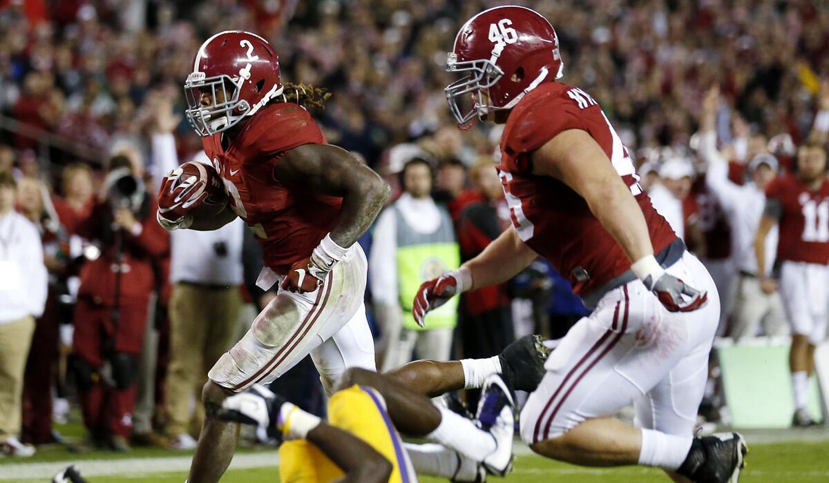 Alabama running back Derrick Henry (2) runs toward the end zone for a touchdown against LSU last Saturday.