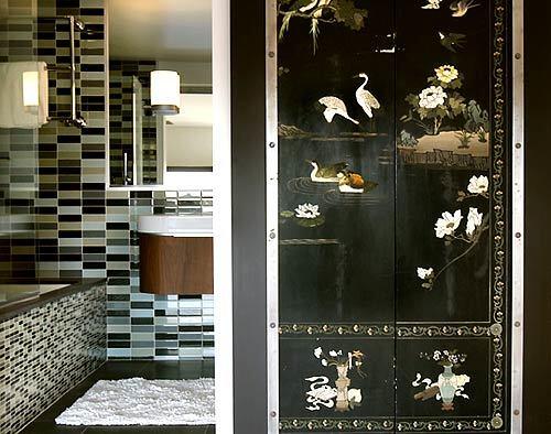 A Japanese sliding door and glass tile decorate Judy Premingers bathroom. (Christine Cotter./.LAT)