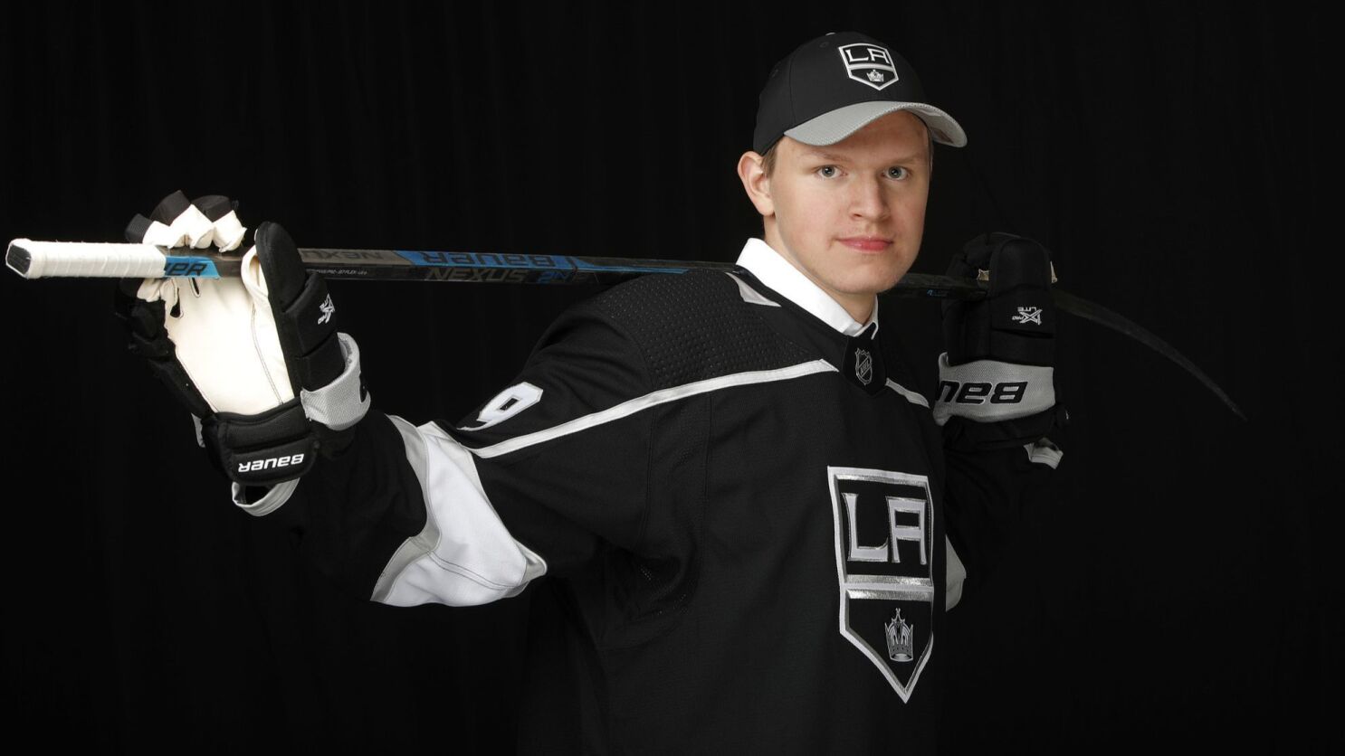 Kings Sign 2019 Draft Picks Arthur Kaliyev And Jordan Spence Los Angeles Times