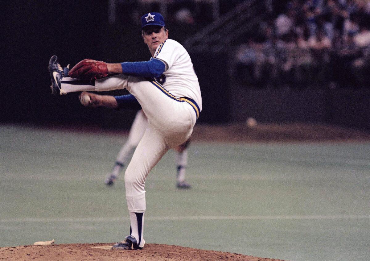 Gaylord Perry pitches in 1982.