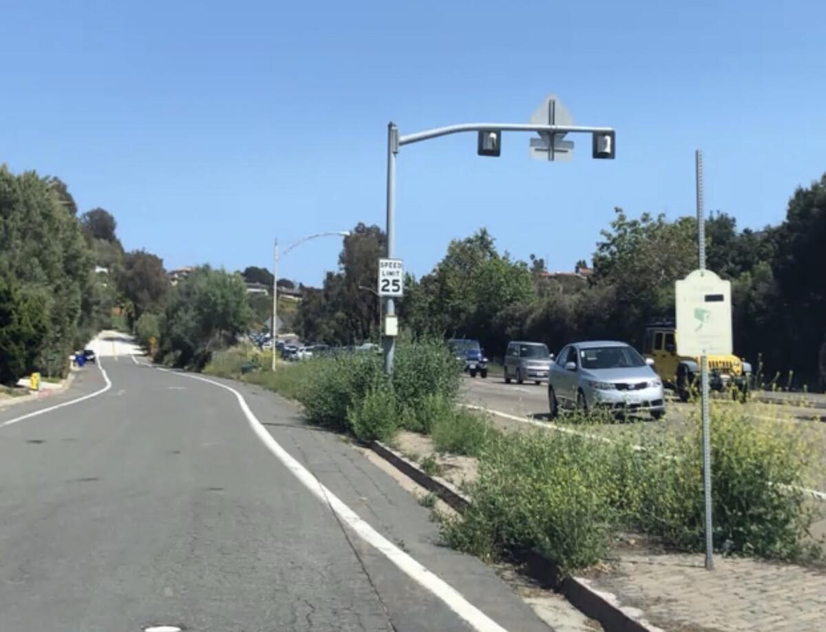 A median separates Azure Coast Drive (left) from La Jolla Parkway.