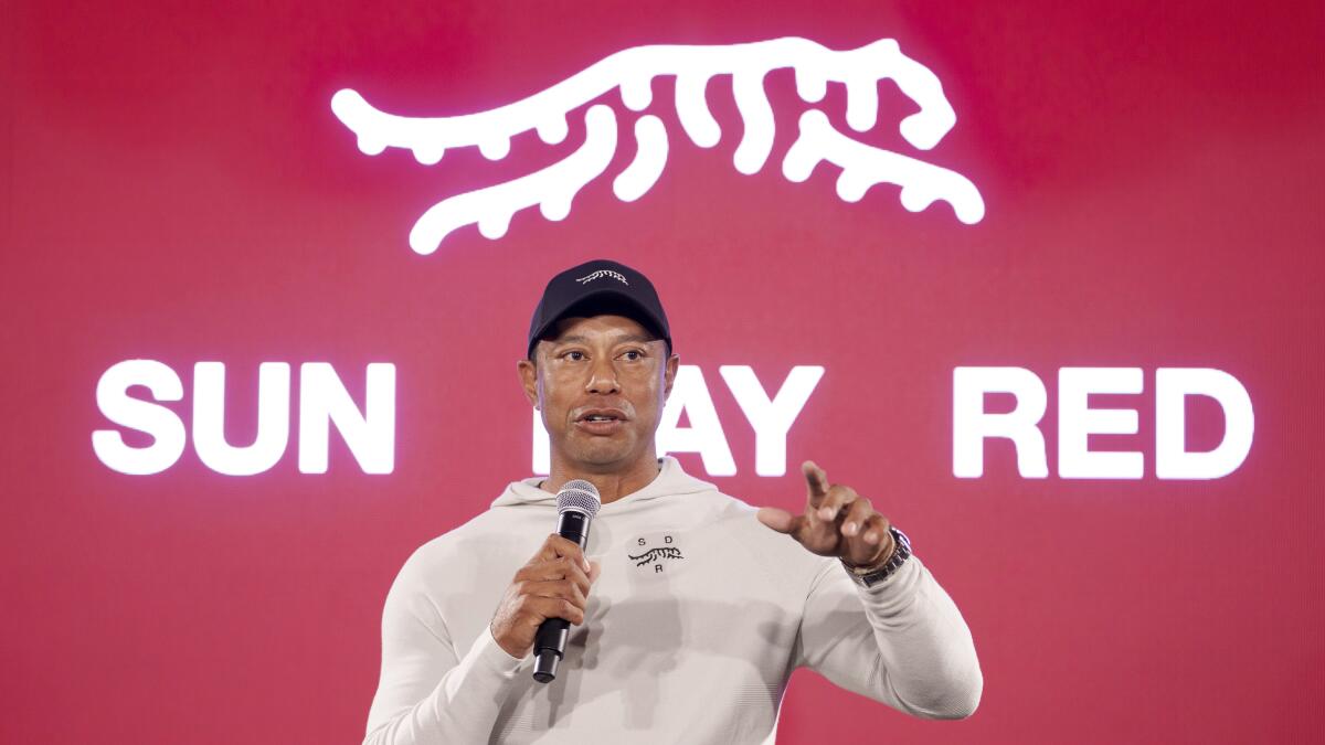 Tiger Woods ditches Nike swoosh for Sun Day Red logo - Los Angeles Times