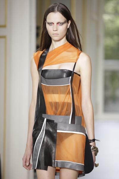 Paris Fashion Week -- Balenciaga Spring / Summer 2010 - Los Angeles Times