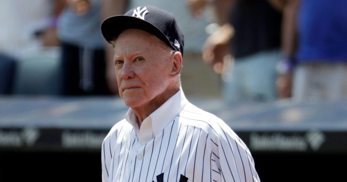 Whitey Ford, New York Yankees' Hall of Fame pitcher, dies at age 91