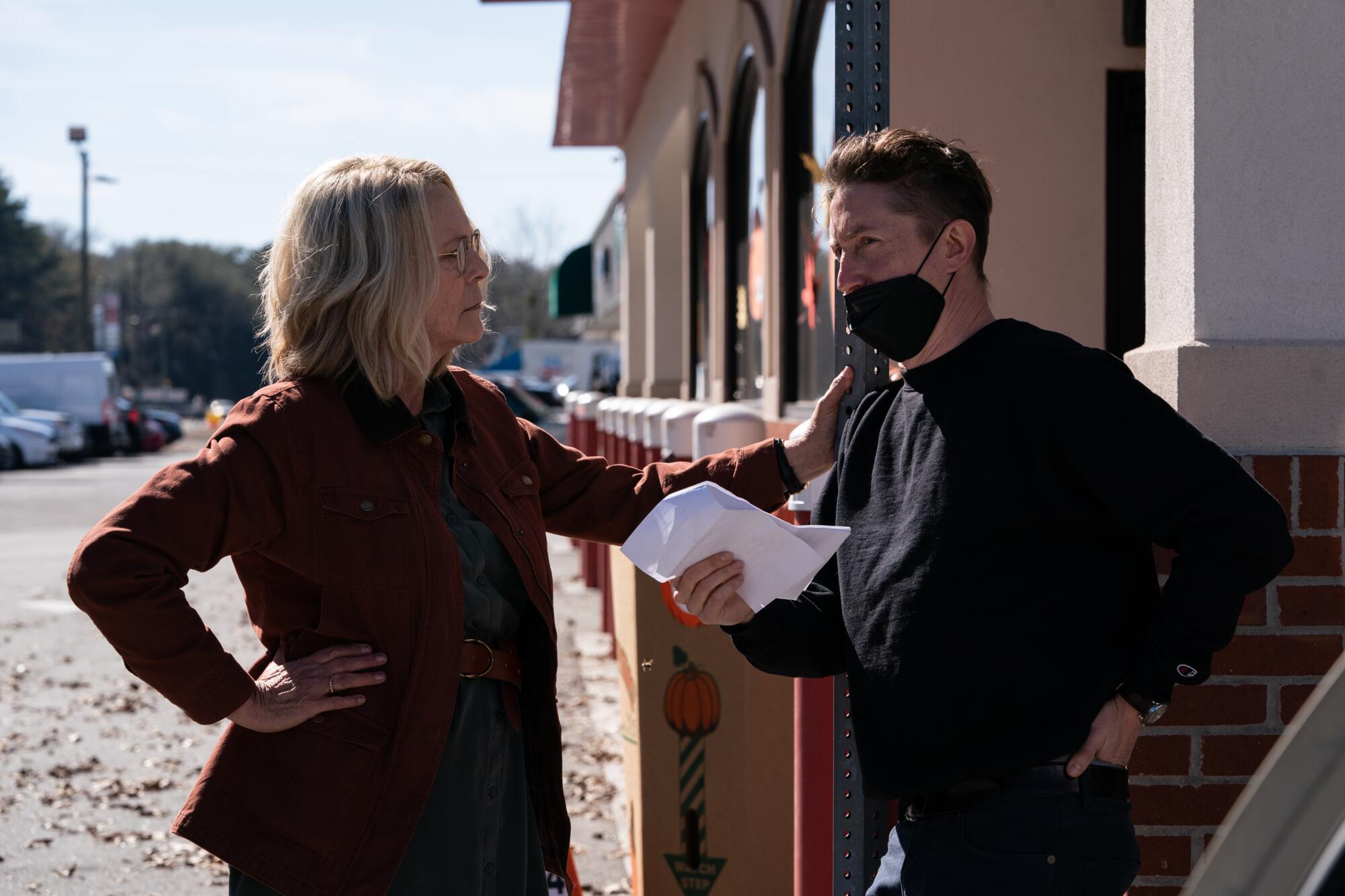 Jamie Lee Curtis y David Gordon Green en el set de la cinta.