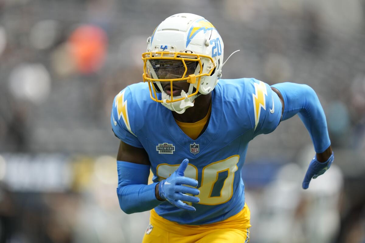 Kristian Fulton is again in Chargers lineup and prepared for Chase in opposition to Bengals 2 Chargers cornerback Cam Hart works out before a game against the Las Vegas Raiders.