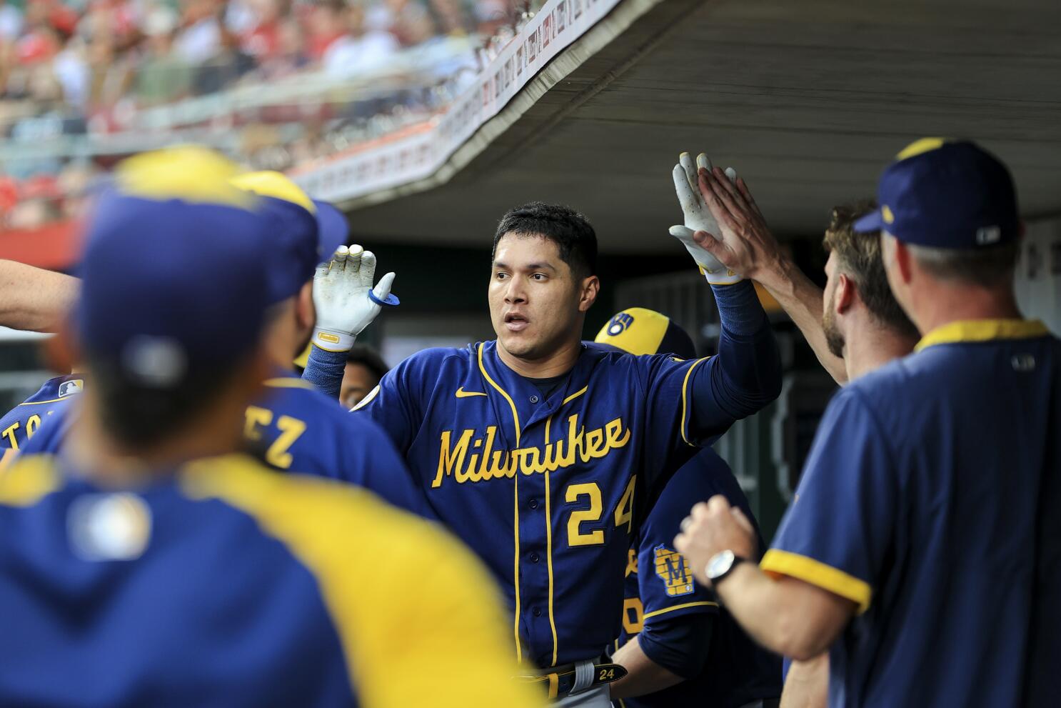 Kolten Wong homers 3 times as Brewers beat Reds 5-1