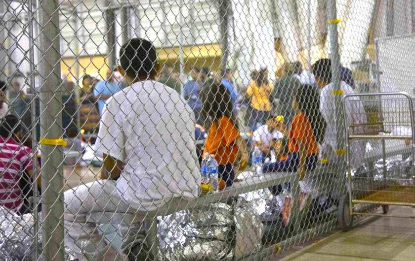 Campaña de Trump afirma: Padres de niños migrantes no los quieren recuperar