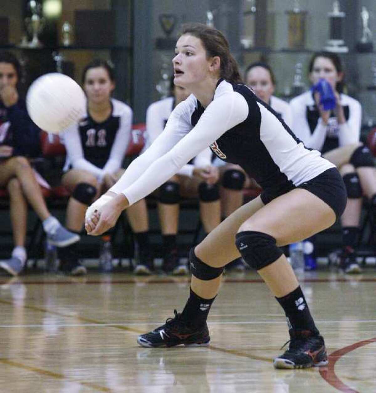 Flintridge Sacred Heart's Meghan Lacey digs a ball in a match against Louisville.