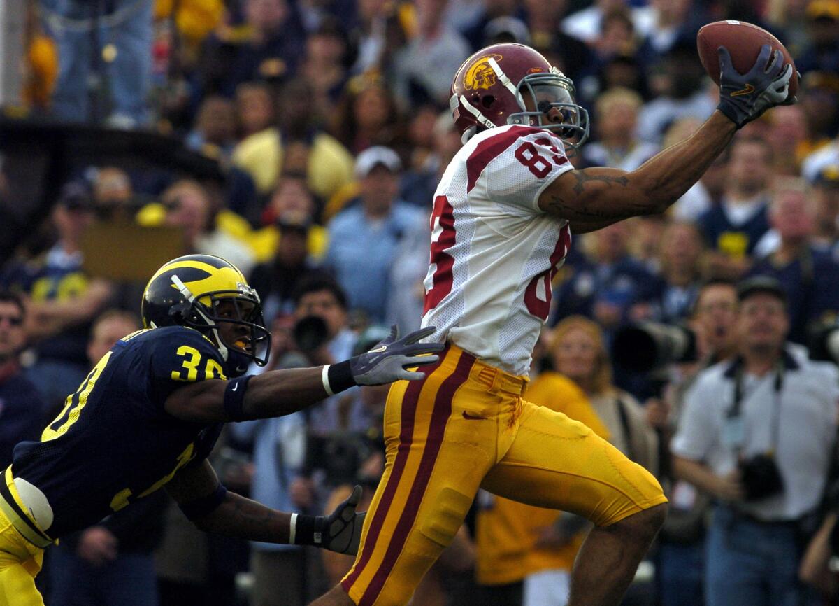 USC receiver Keary Colbert grabs a 25-yard touchdown pass from quarterback Matt Leinart during the first quarter of the Rose Bowl game on Jan. 1, 2004.