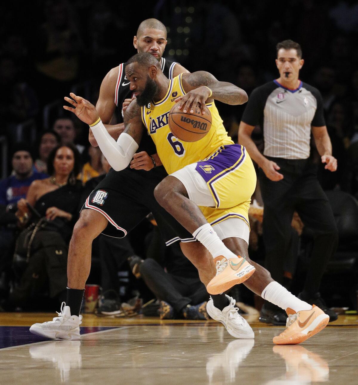 Lakers forward LeBron James drives to the basket against Clippers forward Nicolas Batum.