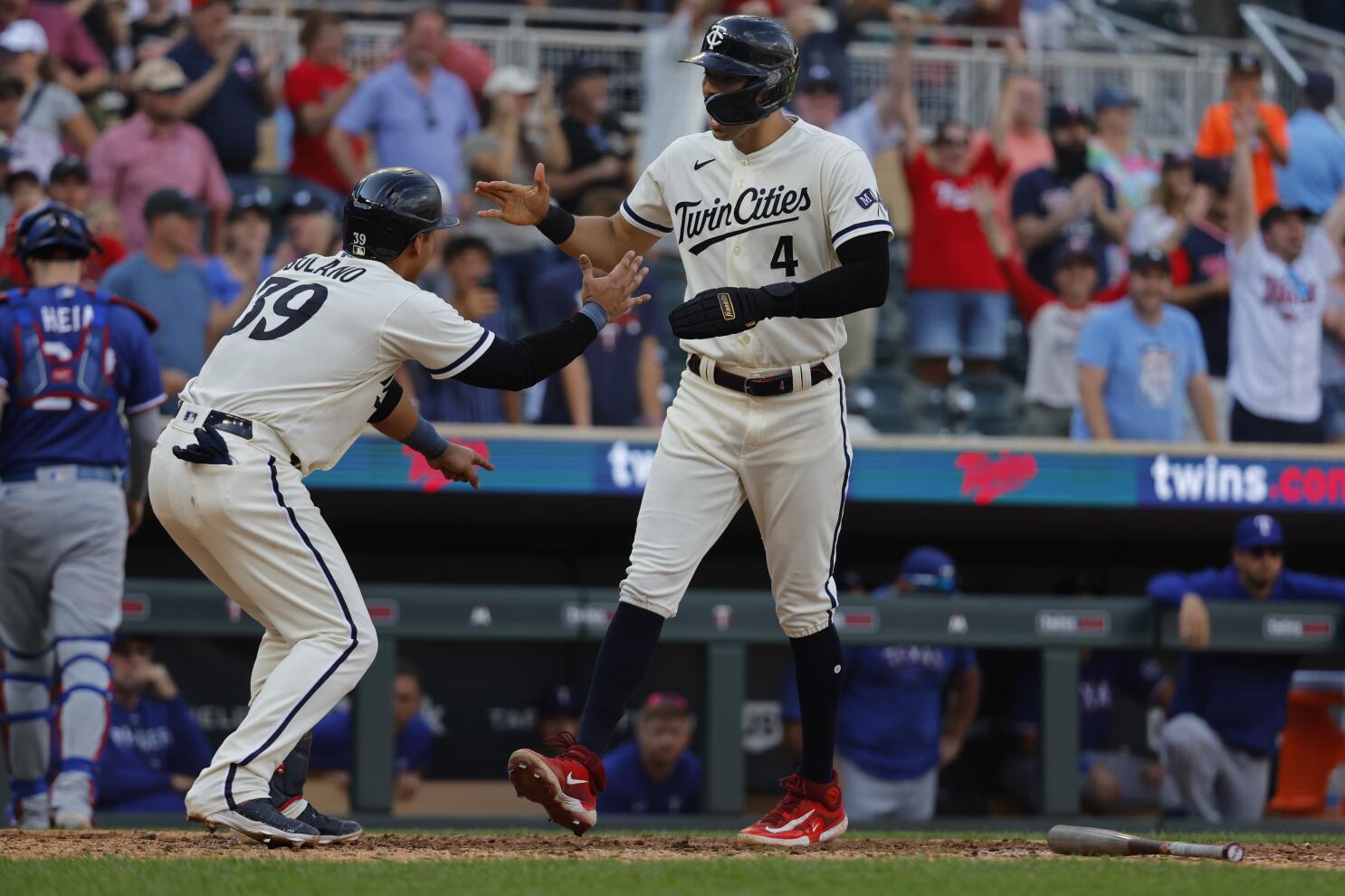 Hamilton leaves in 5th inning of Rangers/Twins game