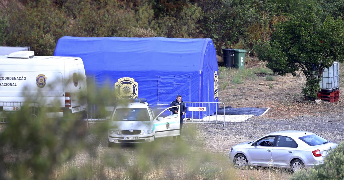 A polícia em Portugal continua a busca por Madeleine McCann, uma criança britânica desaparecida desde 2007