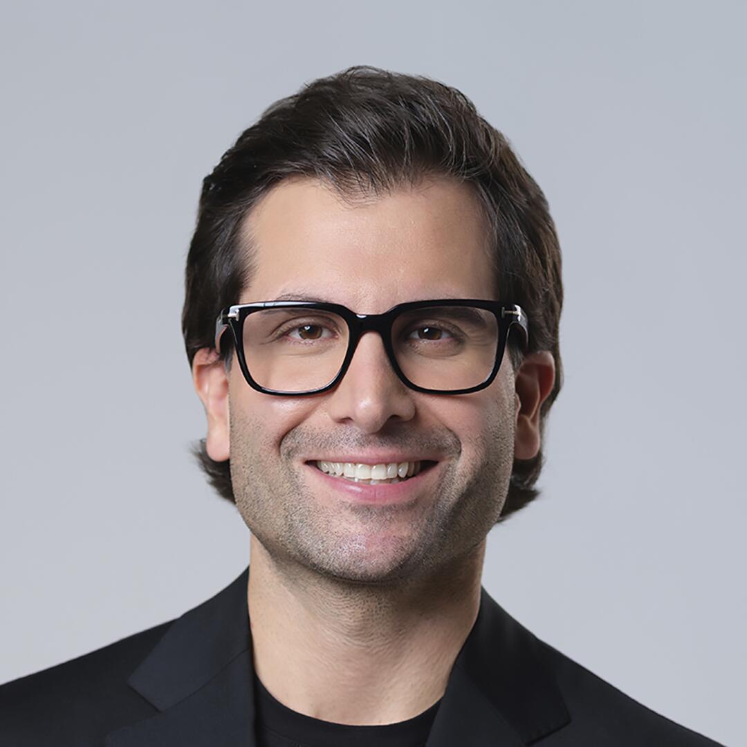 A portrait of Aarash Darroodi
