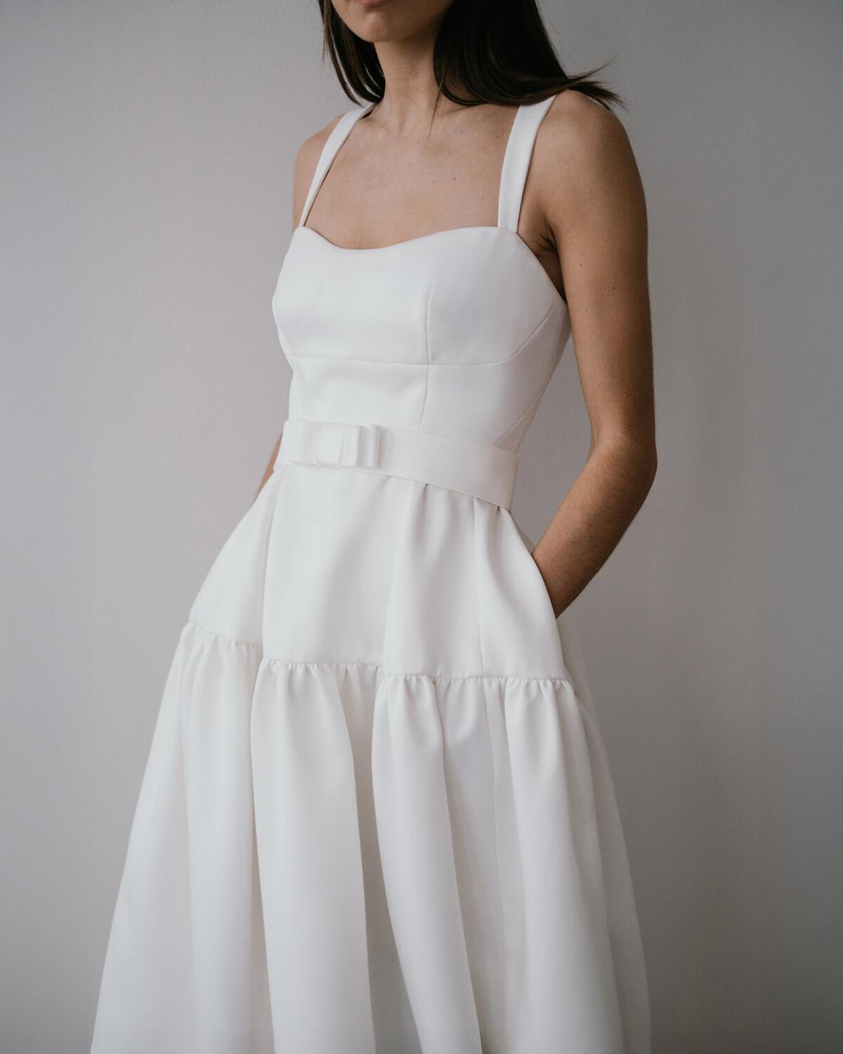 A model wear the studio carrie dress by UNBRIDLED.