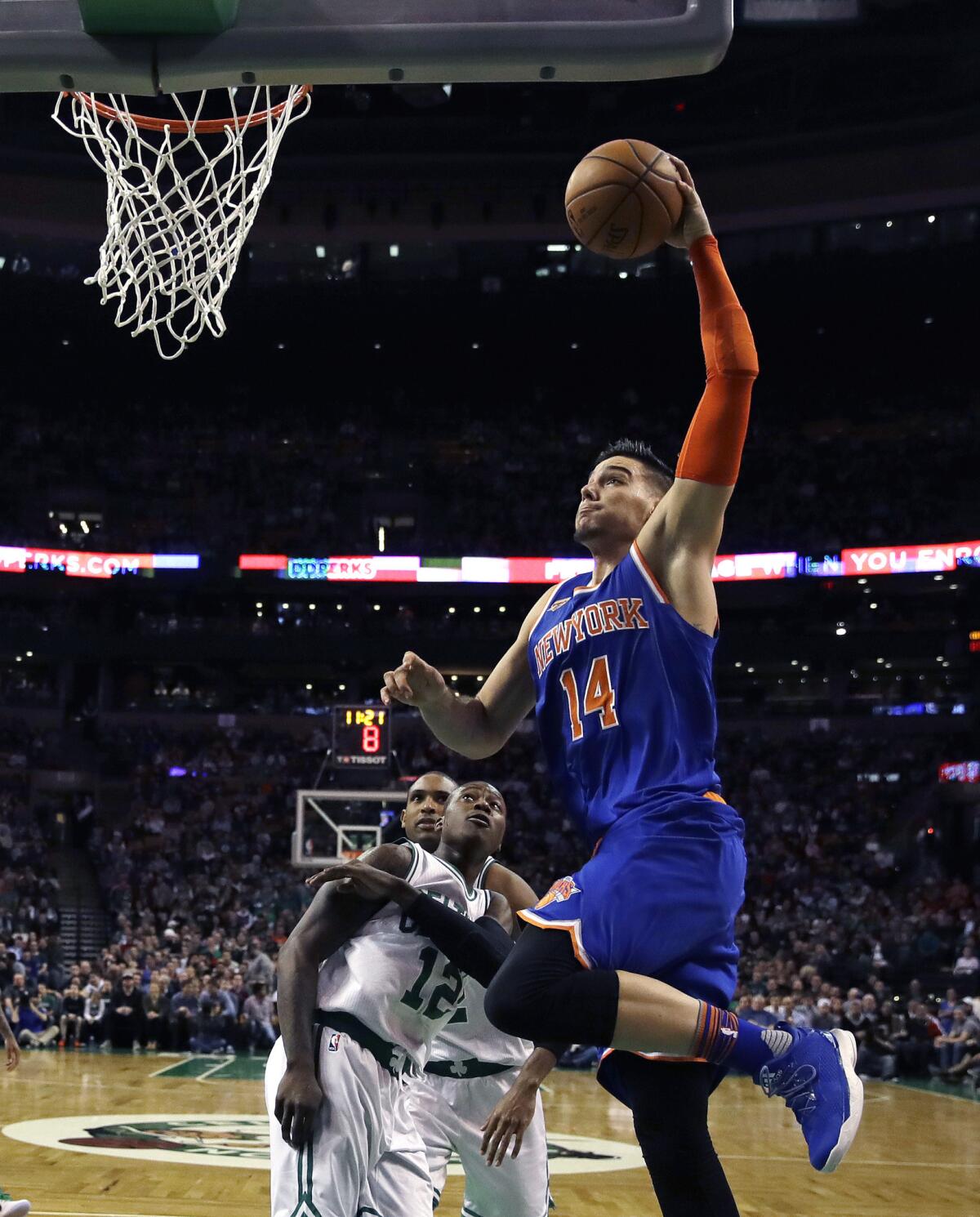 El joven jugador español de los Knicks de Nueva York, Willy Hernangómez, destacó en la victoria de su equipo contra los Celtics de Boston.