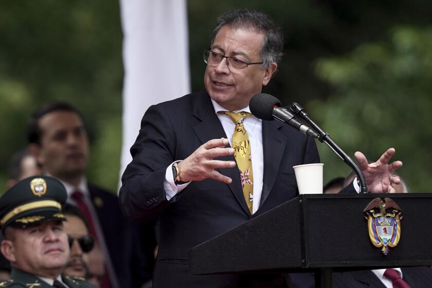 El presidente colombiano Gustavo Petro habla durante el aniversario de la Batalla de Boyacá de 1819, que selló la independencia de Colombia de España, en el Monumento del Puente de Boyacá en Tunja, Colombia, el miércoles 7 de agosto de 2024. (AP Foto/Iván Valencia)