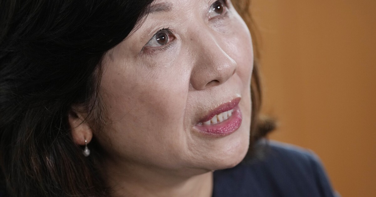 APインタビュー：日本長官は女性を「過小評価した」と話した。