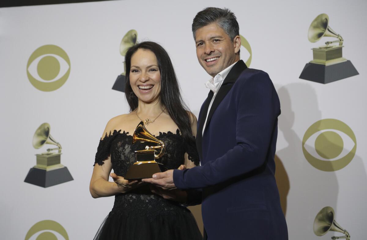 Jan. 26, 2020: (L-R) Gabriela Quintero and Rodrigo Sánchez of Rodrigo y Gabriela,