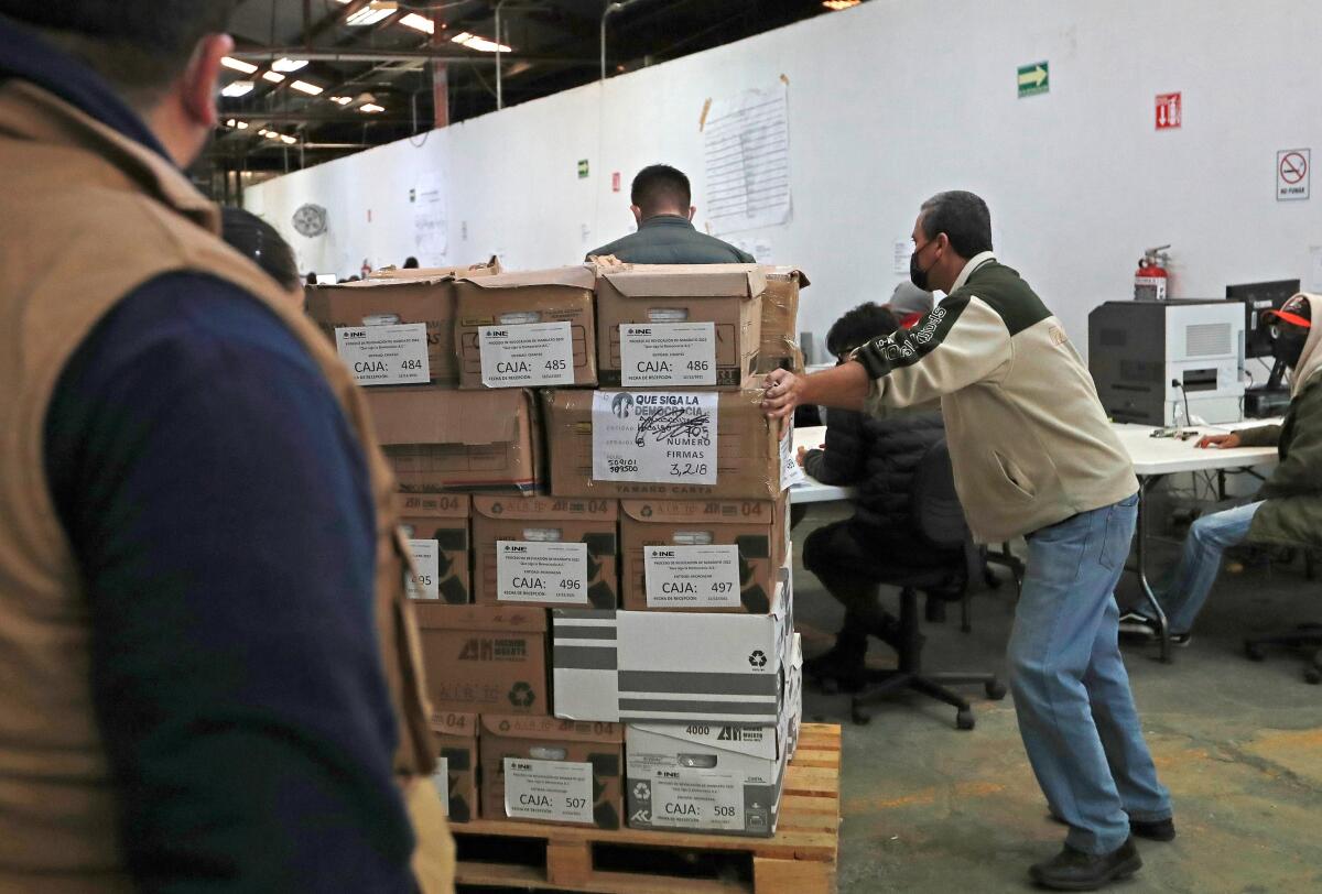 Ente electoral mexicano detectó millón de firmas irregulares para referéndum