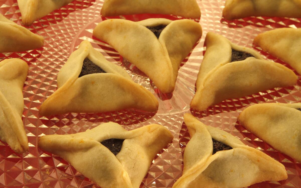 Hamantaschen with poppyseed filling