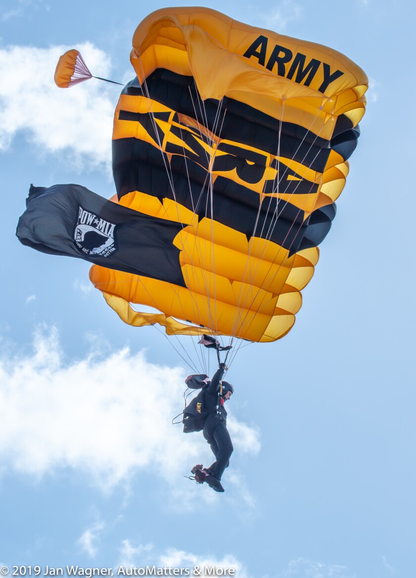 01851-20190929 MCAS Miramar Air Show-US Army Golden Knights skydiving+MV-22 Osprey+F35B debut+stunt planes+Blue Angels+RAF Red Arrows-long & wider lenses-D4S