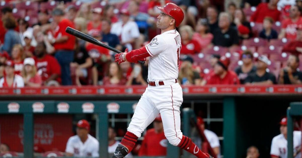 Reds' Joey Votto sets franchise record, homering in six straight games